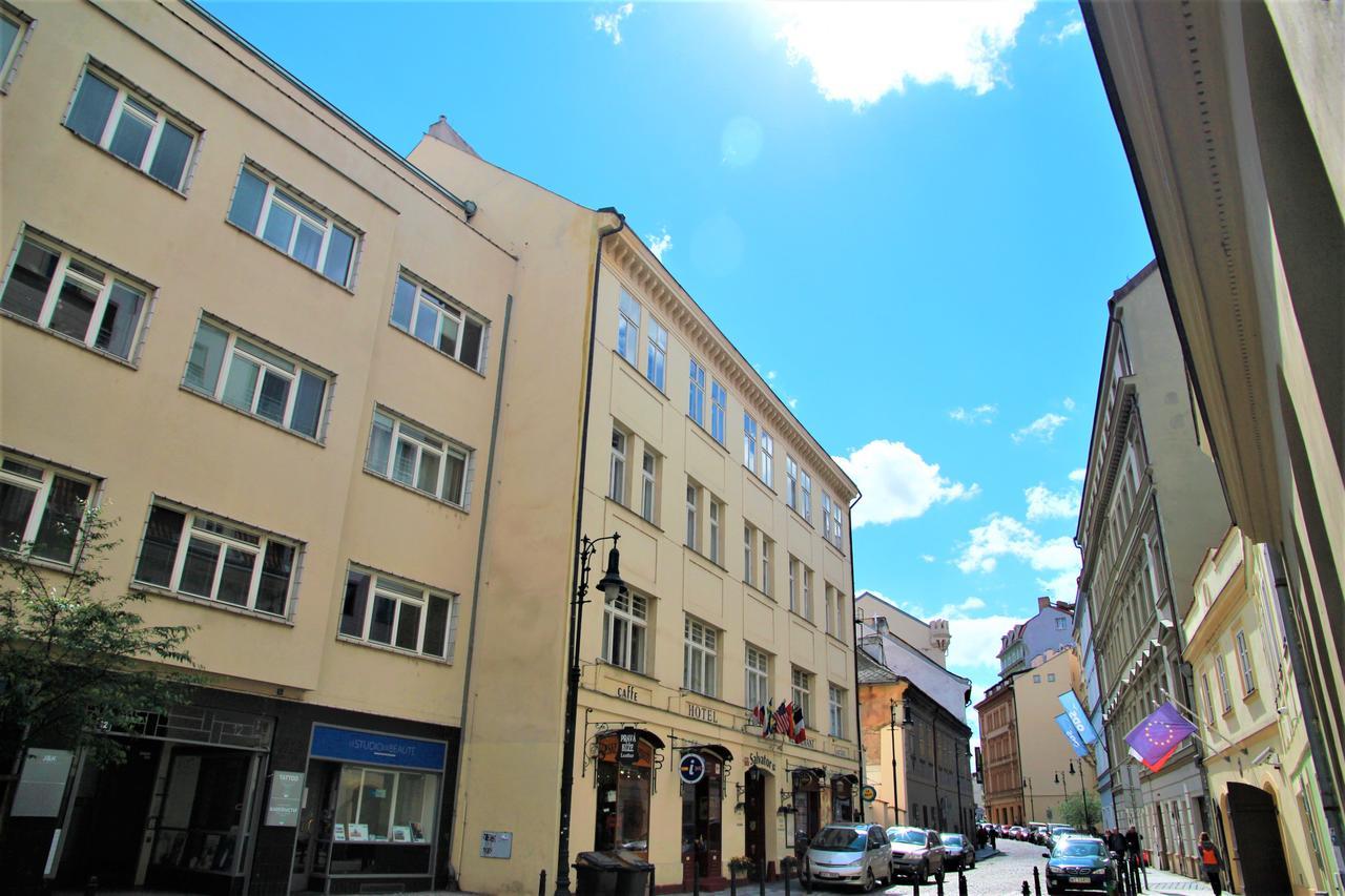 The Republic Garden Hostel Prague Luaran gambar