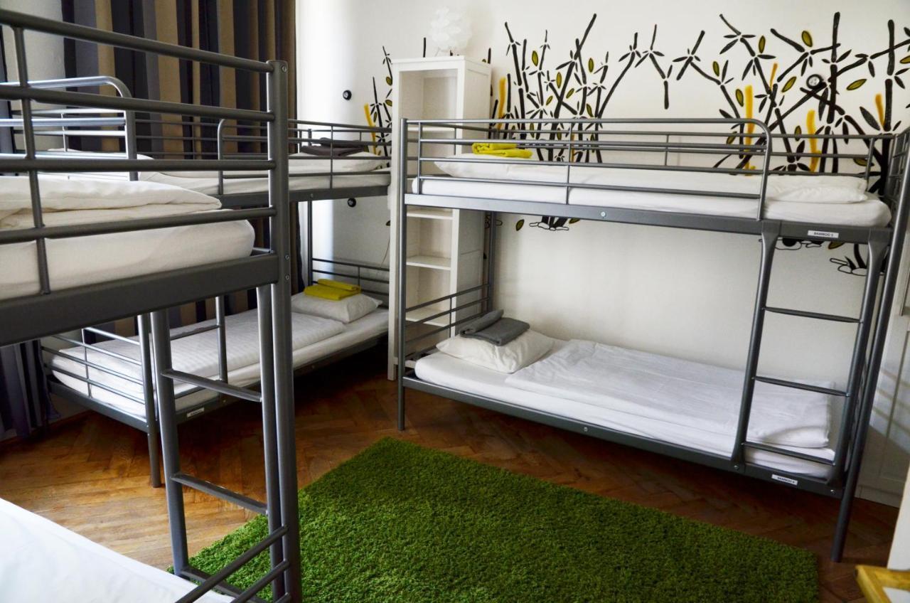 The Republic Garden Hostel Prague Luaran gambar