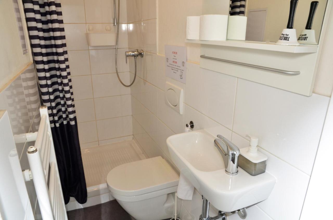 The Republic Garden Hostel Prague Luaran gambar