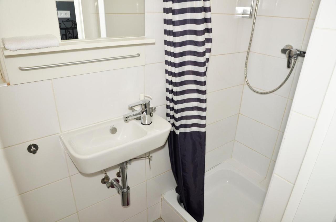 The Republic Garden Hostel Prague Luaran gambar