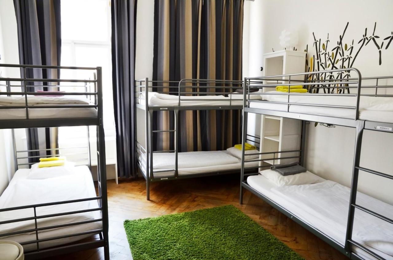 The Republic Garden Hostel Prague Luaran gambar
