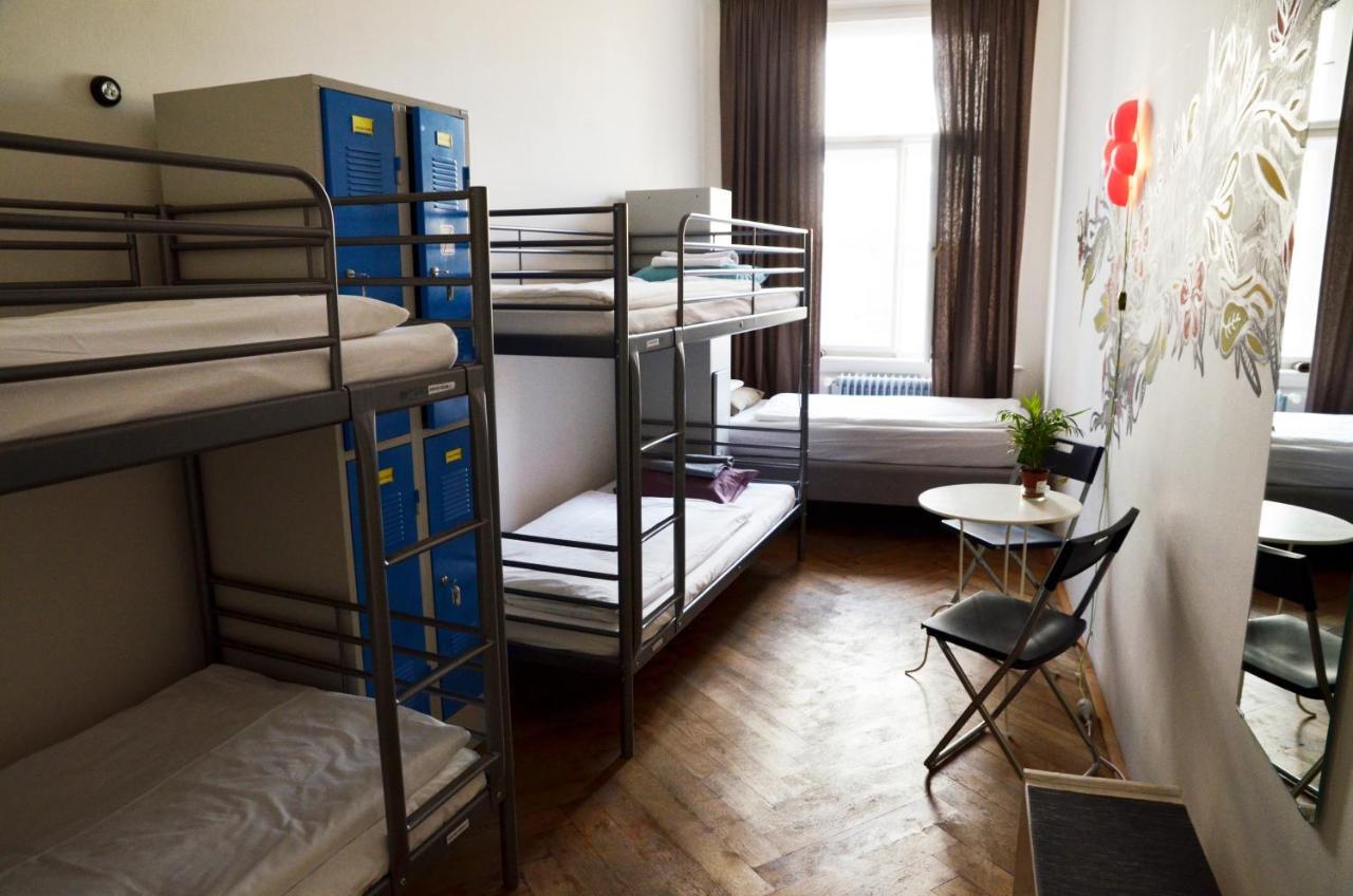 The Republic Garden Hostel Prague Luaran gambar