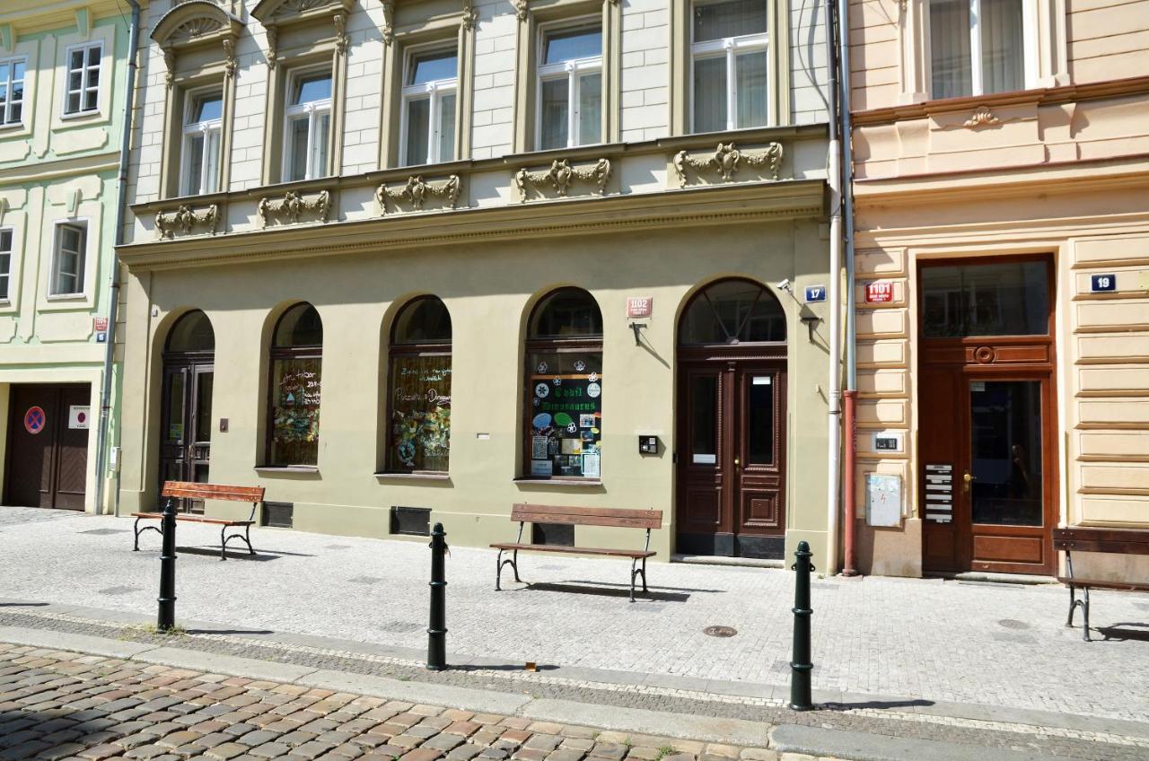 The Republic Garden Hostel Prague Luaran gambar