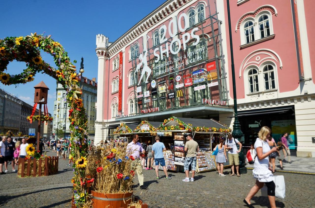 The Republic Garden Hostel Prague Luaran gambar