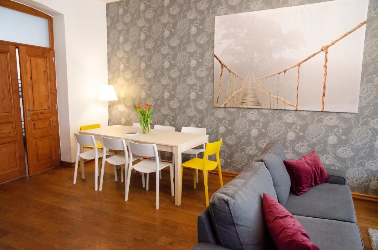 The Republic Garden Hostel Prague Luaran gambar