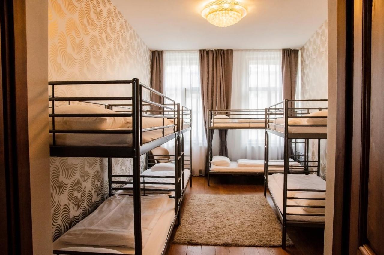 The Republic Garden Hostel Prague Luaran gambar
