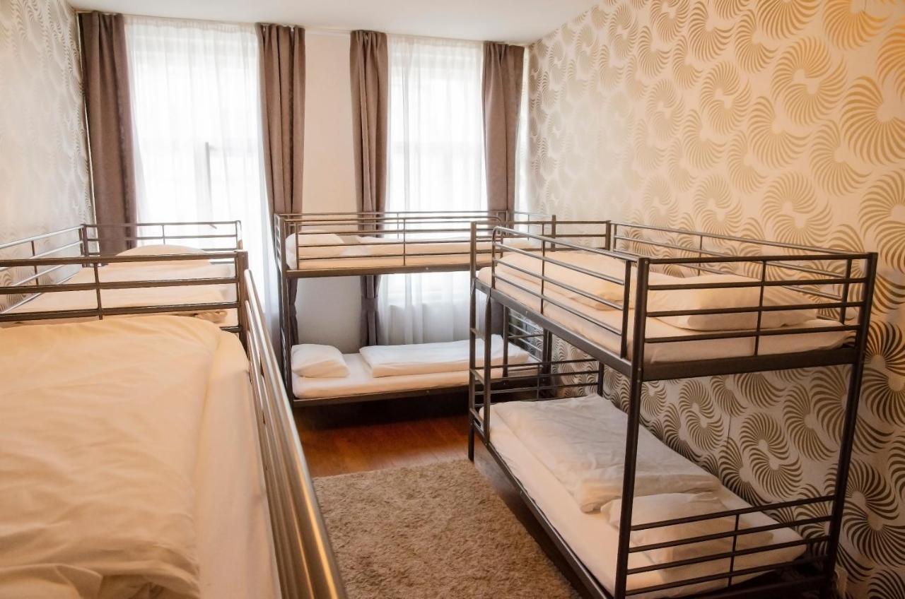 The Republic Garden Hostel Prague Luaran gambar