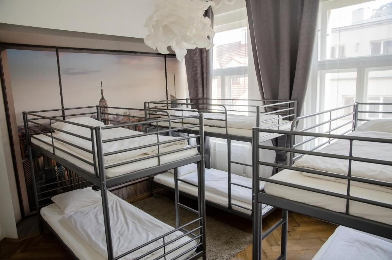 The Republic Garden Hostel Prague Luaran gambar