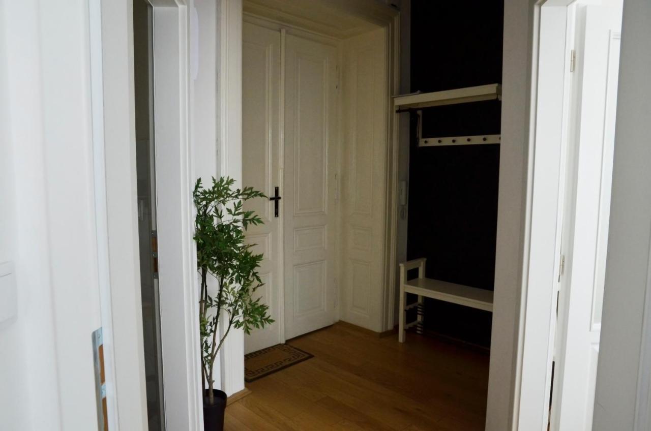 The Republic Garden Hostel Prague Luaran gambar