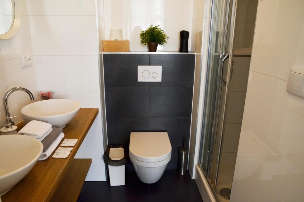 The Republic Garden Hostel Prague Luaran gambar