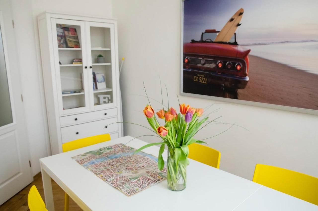 The Republic Garden Hostel Prague Luaran gambar